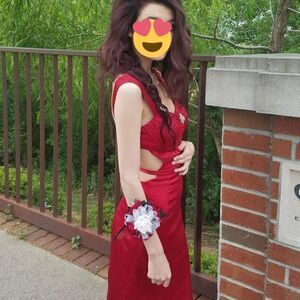RED  Prom / Winter Formal/Homecoming/Pageant/ Size 0/3 Absolutely Stunning
